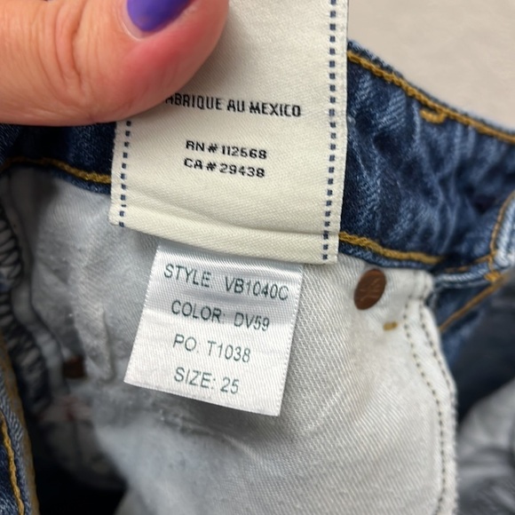 Miss Me Vintage Patchwork Cropped Frayed Boyfriend Jeans 25 Embroidered - Picture 12 of 12